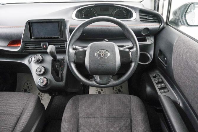 Toyota Sienta II Рестайлинг с пробегом 2019 года, цена 1 329 000 рублей, 109605 км, компактвэн, Автокод Объявления