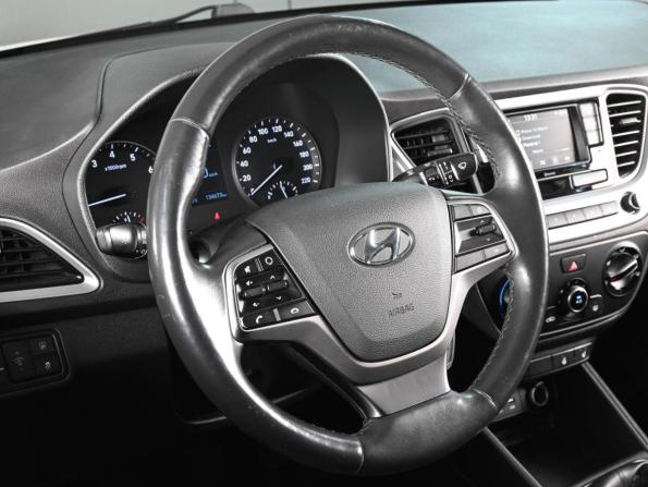 Hyundai Solaris II с пробегом 2017 года, цена 1 370 000 рублей, 134673 км, седан, Автокод Объявления