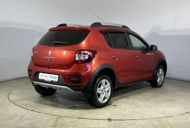 Renault Sandero II с пробегом 2015 года, цена 700 000 рублей, 198404 км, хэтчбек, Автокод Объявления