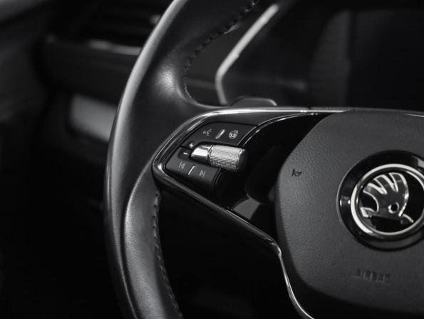 Skoda Octavia IV (A8) с пробегом 2021 года, цена 2 399 000 рублей, 117155 км, лифтбек, Автокод Объявления