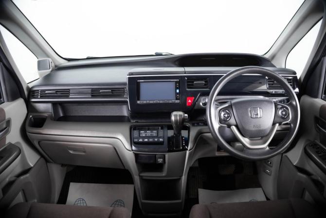 Honda Stepwgn V с пробегом 2015 года, цена 1 749 000 рублей, 153000 км, минивэн, Автокод Объявления