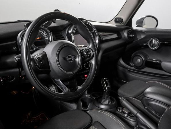 Mini Hatch III (F55/F56) с пробегом 2018 года, цена 1 640 000 рублей, 112752 км, хэтчбек, Автокод Объявления