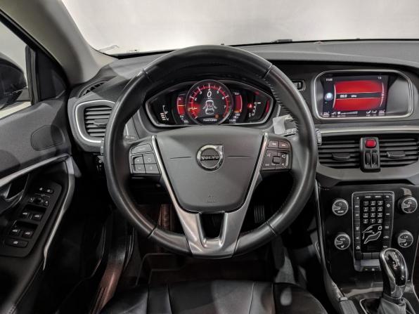 Volvo V40 II Рестайлинг с пробегом 2019 года, цена 2 390 000 рублей, 65640 км, хэтчбек, Автокод Объявления