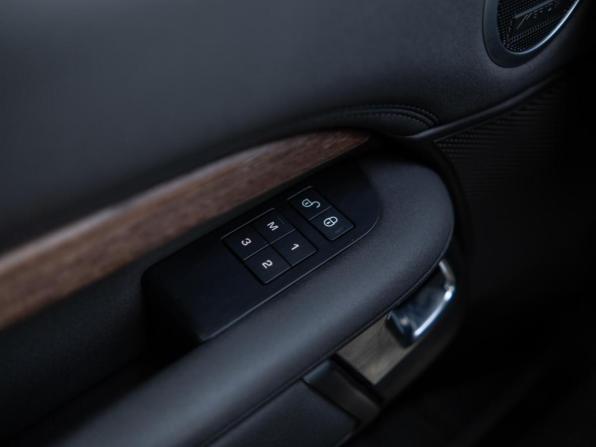 Land Rover Discovery V с пробегом 2017 года, цена 3 799 000 рублей, 71552 км, внедорожник, Автокод Объявления