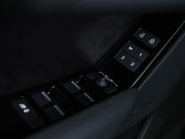 Land Rover Range Rover Velar I Рестайлинг с пробегом 2025 года, цена 7 950 000 рублей, 10349 км, внедорожник, Автокод Объявления