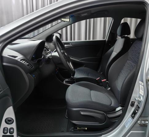 Hyundai Solaris I Рестайлинг с пробегом 2015 года, цена 1 065 000 рублей, 60312 км, седан, Автокод Объявления