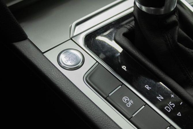 Volkswagen Passat B8 с пробегом 2016 года, цена 1 849 000 рублей, 126048 км, седан, Автокод Объявления