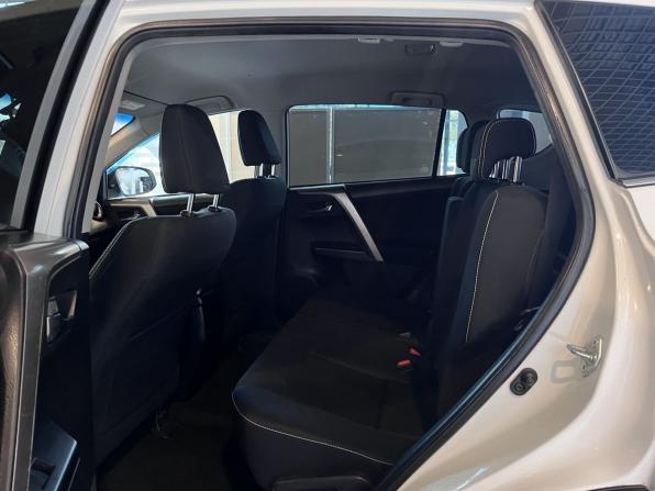 Toyota RAV4 IV (XA40) Рестайлинг с пробегом 2016 года, цена 1 899 000 рублей, 380274 км, внедорожник, Автокод Объявления