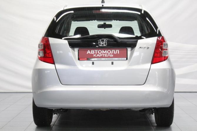 Honda Fit II с пробегом 2010 года, цена 589 000 рублей, 228000 км, хэтчбек, Автокод Объявления