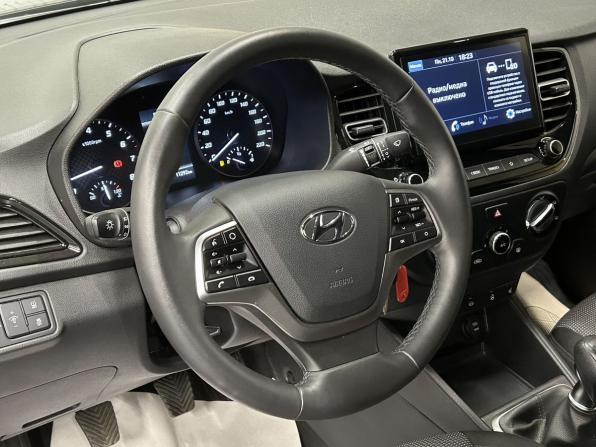 Hyundai Solaris II Рестайлинг с пробегом 2022 года, цена 1 690 000 рублей, 11292 км, седан, Автокод Объявления