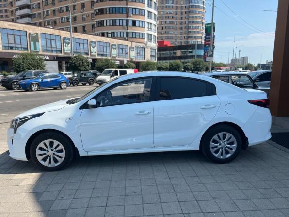 Kia Rio IV Рестайлинг с пробегом 2020 года, цена 1 650 000 рублей, 56600 км, седан, Автокод Объявления