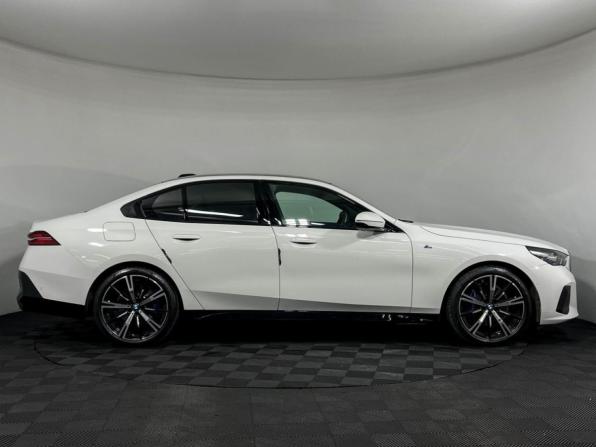 BMW 5 серии VIII (G60/G61/G68) с пробегом 2023 года, цена 7 735 000 рублей, 7301 км, седан, Автокод Объявления