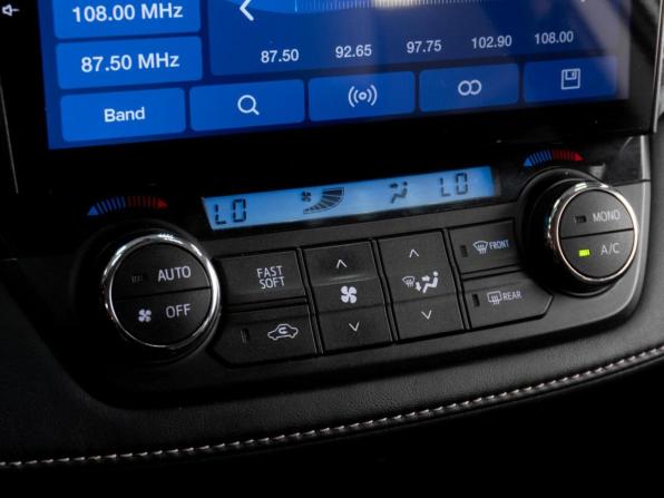 Toyota RAV4 IV (XA40) Рестайлинг с пробегом 2018 года, цена 2 999 000 рублей, 138332 км, внедорожник, Автокод Объявления
