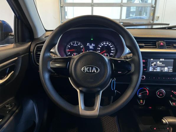 Kia Rio IV Рестайлинг с пробегом 2021 года, цена 1 379 000 рублей, 98000 км, седан, Автокод Объявления