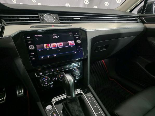 Volkswagen Passat B8 с пробегом 2019 года, цена 2 052 000 рублей, 138558 км, седан, Автокод Объявления