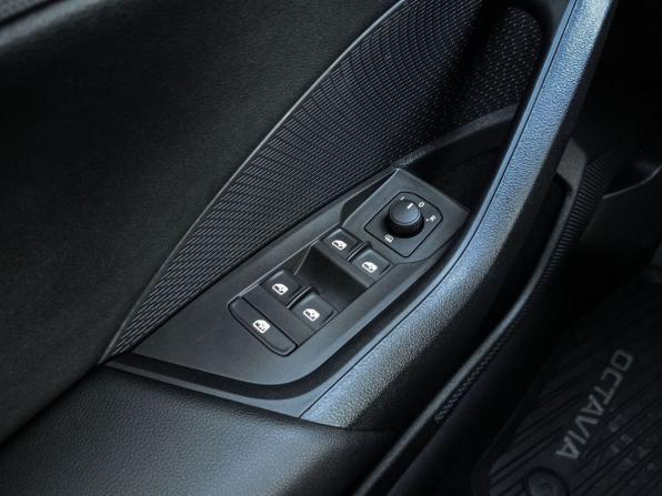 Skoda Octavia IV (A8) с пробегом 2021 года, цена 2 298 400 рублей, 67150 км, лифтбек, Автокод Объявления