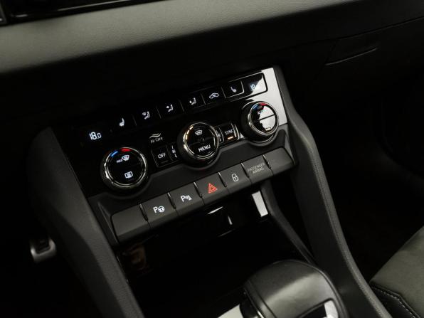Skoda Karoq I с пробегом 2022 года, цена 2 590 000 рублей, 45919 км, внедорожник, Автокод Объявления