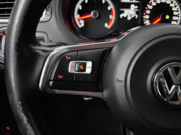 Volkswagen Polo V Рестайлинг с пробегом 2019 года, цена 1 179 000 рублей, 132479 км, седан, Автокод Объявления