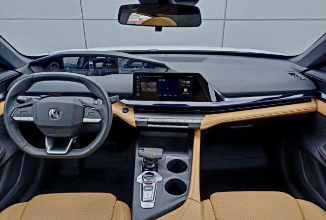 Changan UNI-V I с пробегом 2023 года, цена 2 250 000 рублей, 41145 км, лифтбек, Автокод Объявления