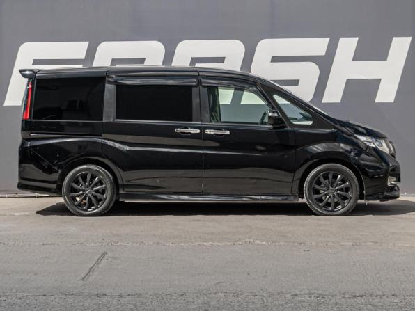 Honda Stepwgn V с пробегом 2015 года, цена 1 765 000 рублей, 165281 км, минивэн, Автокод Объявления