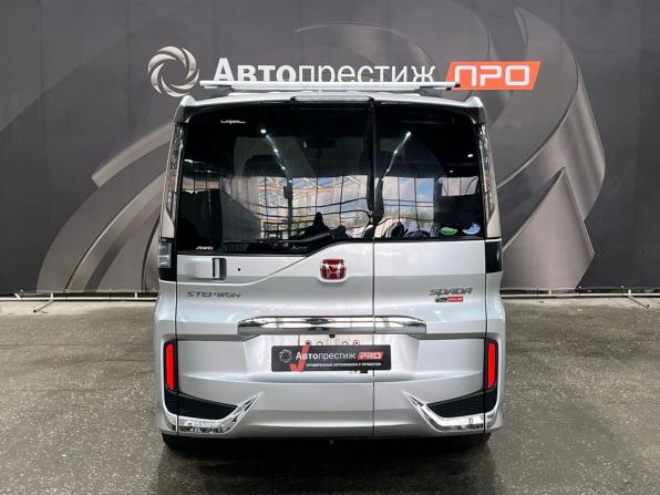 Honda Stepwgn V с пробегом 2015 года, цена 1 630 000 рублей, 251269 км, минивэн, Автокод Объявления