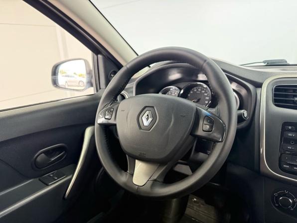Renault Logan II с пробегом 2017 года, цена 919 000 рублей, 120000 км, седан, Автокод Объявления