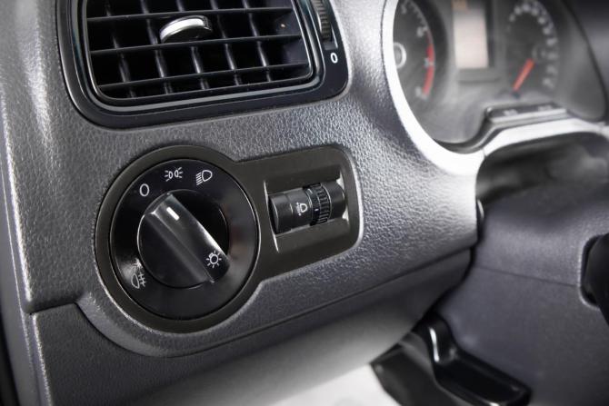 Volkswagen Polo V Рестайлинг с пробегом 2018 года, цена 739 000 рублей, 146635 км, седан, Автокод Объявления