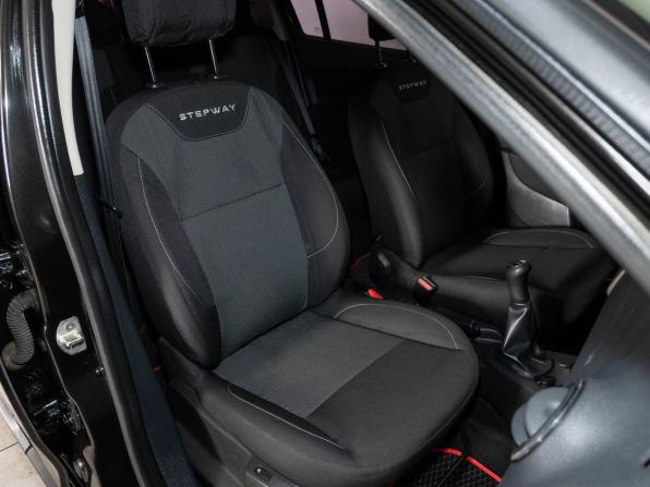 Renault Logan II Рестайлинг с пробегом 2019 года, цена 998 000 рублей, 98000 км, седан, Автокод Объявления