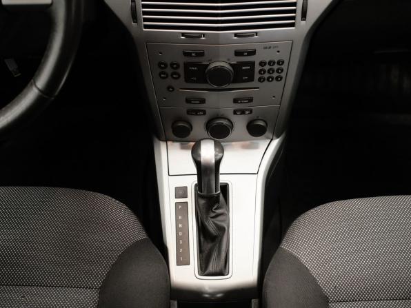 Opel Astra H Рестайлинг с пробегом 2012 года, цена 645 000 рублей, 134120 км, седан, Автокод Объявления