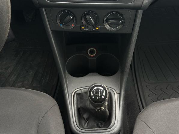 Volkswagen Polo V с пробегом 2015 года, цена 570 000 рублей, 180000 км, седан, Автокод Объявления