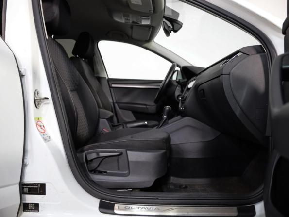 Skoda Octavia III (A7) Рестайлинг с пробегом 2018 года, цена 1 569 000 рублей, 176308 км, лифтбек, Автокод Объявления