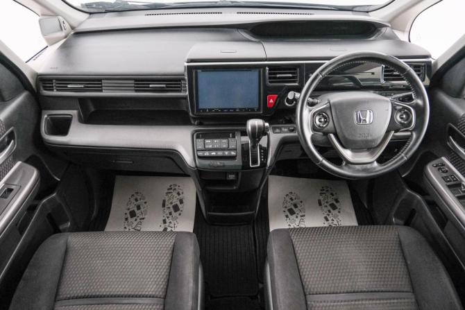 Honda Stepwgn V с пробегом 2015 года, цена 1 699 000 рублей, 127000 км, минивэн, Автокод Объявления