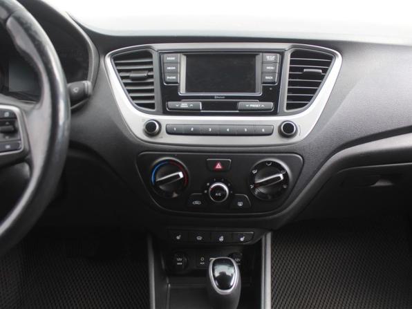 Hyundai Solaris II с пробегом 2018 года, цена 1 190 000 рублей, 142769 км, седан, Автокод Объявления