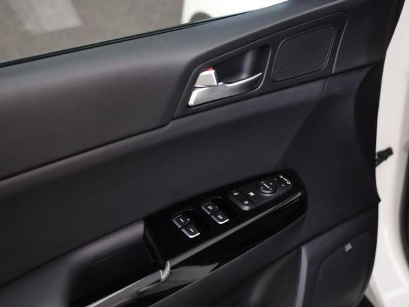 Kia Sportage IV Рестайлинг с пробегом 2018 года, цена 2 239 000 рублей, 95890 км, внедорожник, Автокод Объявления