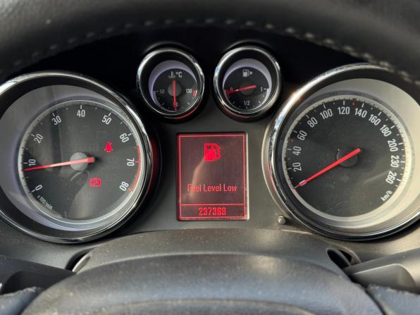 Opel Astra J с пробегом 2011 года, цена 690 000 рублей, 237365 км, хэтчбек, Автокод Объявления