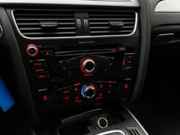Audi A4 IV (B8) Рестайлинг с пробегом 2013 года, цена 1 180 000 рублей, 307003 км, седан, Автокод Объявления