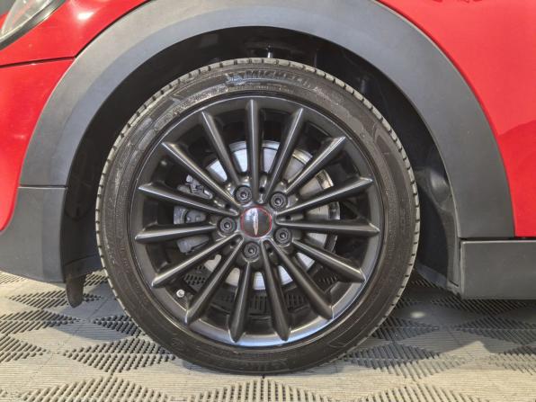 Mini Hatch III (F55/F56) Рестайлинг с пробегом 2019 года, цена 1 500 000 рублей, 150950 км, хэтчбек, Автокод Объявления