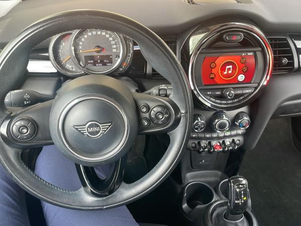 Mini Hatch III (F55/F56) Рестайлинг с пробегом 2019 года, цена 1 800 000 рублей, 46360 км, хэтчбек, Автокод Объявления