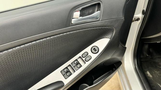 Hyundai Solaris I Рестайлинг с пробегом 2015 года, цена 999 000 рублей, 87322 км, хэтчбек, Автокод Объявления