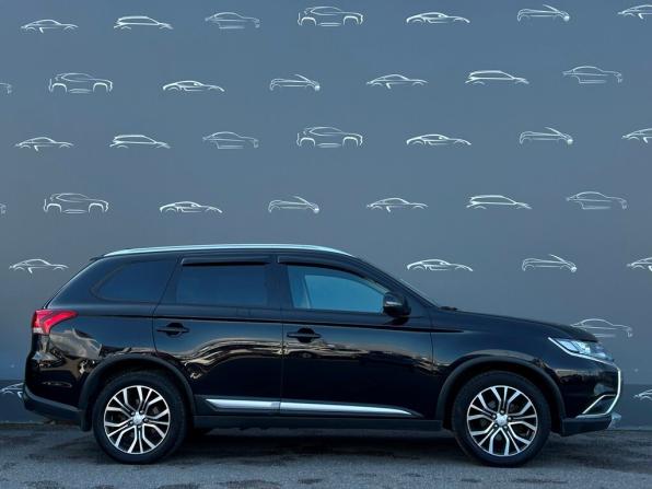 Mitsubishi Outlander III Рестайлинг 2 с пробегом 2018 года, цена 1 819 600 рублей, 152066 км, внедорожник, Автокод Объявления