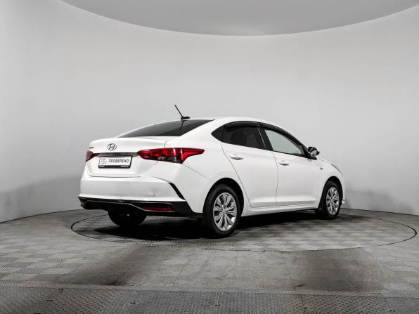 Hyundai Solaris II Рестайлинг с пробегом 2022 года, цена 1 700 000 рублей, 92492 км, седан, Автокод Объявления