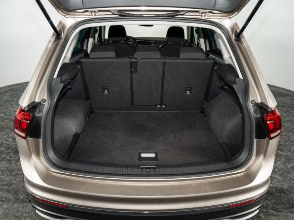 Volkswagen Tiguan II Рестайлинг с пробегом 2021 года, цена 2 849 500 рублей, 46348 км, внедорожник, Автокод Объявления