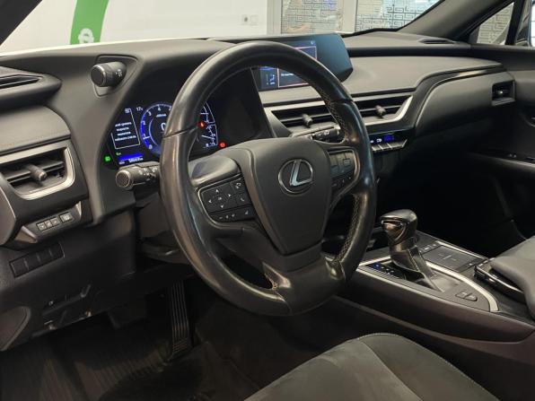 Lexus UX I с пробегом 2019 года, цена 2 850 000 рублей, 58283 км, внедорожник, Автокод Объявления