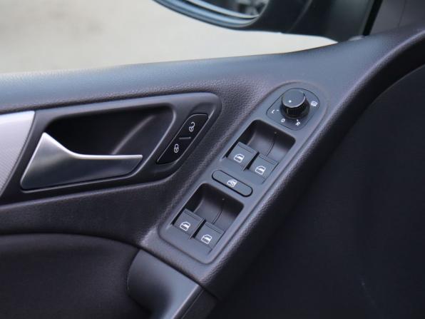 Volkswagen Golf VI с пробегом 2012 года, цена 950 000 рублей, 118017 км, хэтчбек, Автокод Объявления