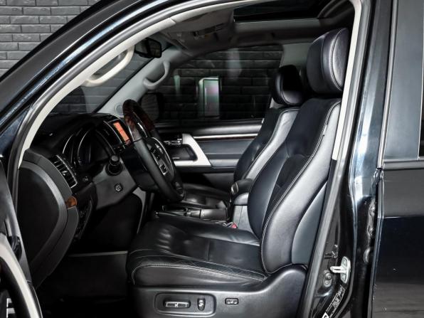 Toyota Land Cruiser 200 Series Рестайлинг 1 с пробегом 2014 года, цена 3 900 000 рублей, 299074 км, внедорожник, Автокод Объявления