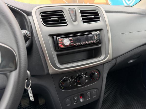 Renault Sandero II с пробегом 2014 года, цена 689 000 рублей, 171172 км, хэтчбек, Автокод Объявления