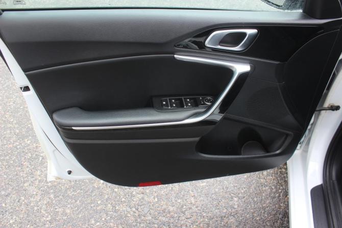 Kia Ceed III с пробегом 2018 года, цена 1 697 000 рублей, 96101 км, хэтчбек, Автокод Объявления