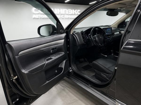 Mitsubishi Outlander III Рестайлинг 2 с пробегом 2017 года, цена 1 699 000 рублей, 208822 км, внедорожник, Автокод Объявления