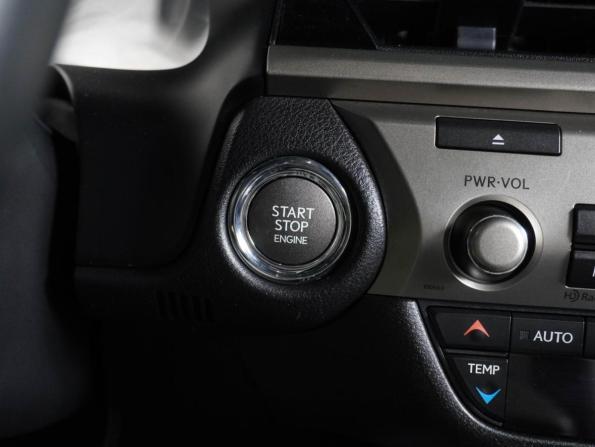 Lexus ES VI Рестайлинг с пробегом 2018 года, цена 2 819 000 рублей, 104923 км, седан, Автокод Объявления