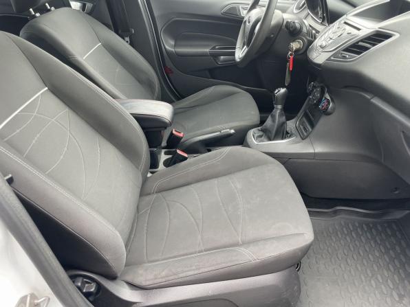 Ford Fiesta Mk6 Рестайлинг с пробегом 2015 года, цена 799 000 рублей, 131194 км, седан, Автокод Объявления